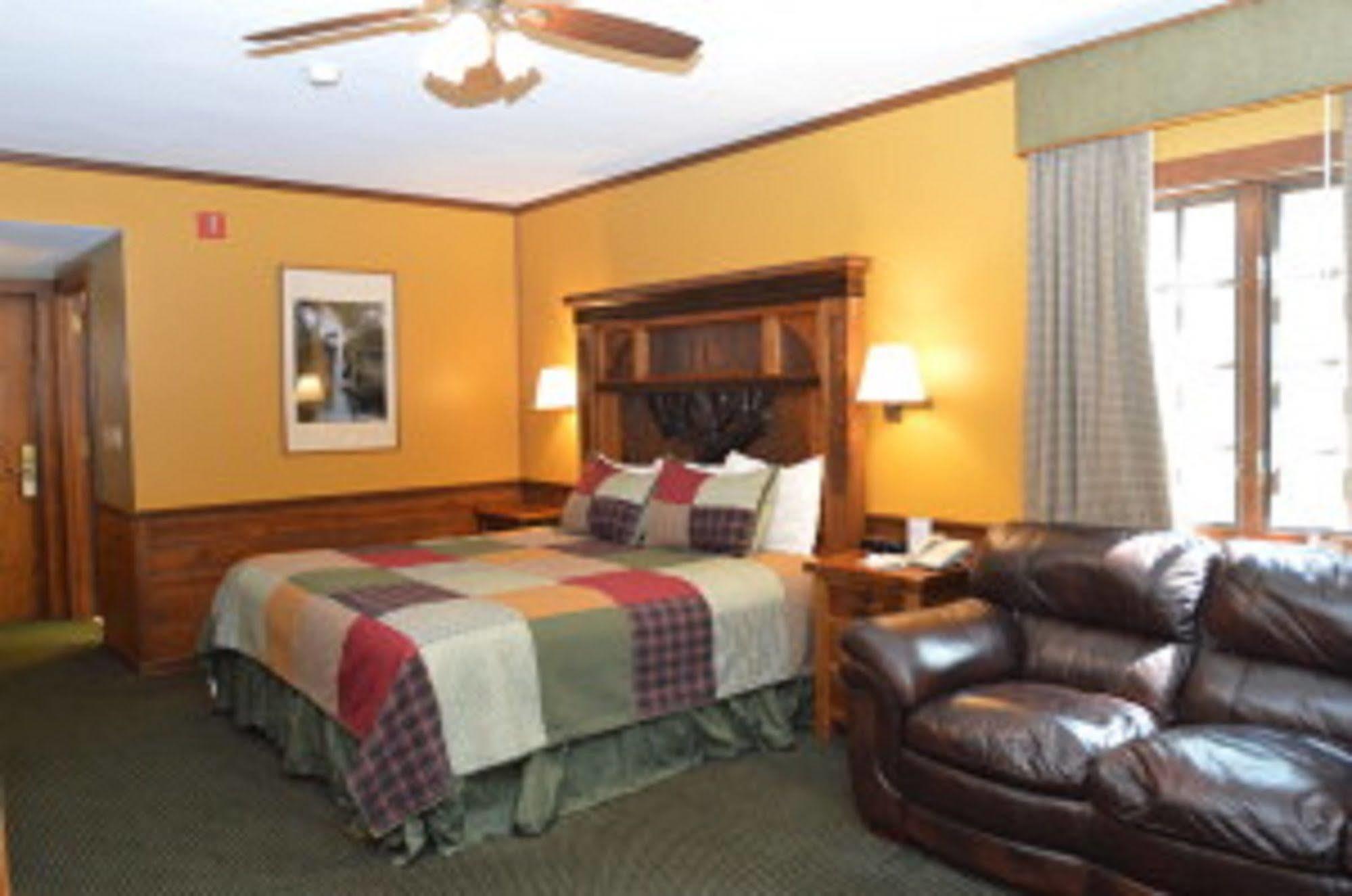 Utica Starved Rock Lodge & Conference Center מראה חיצוני תמונה